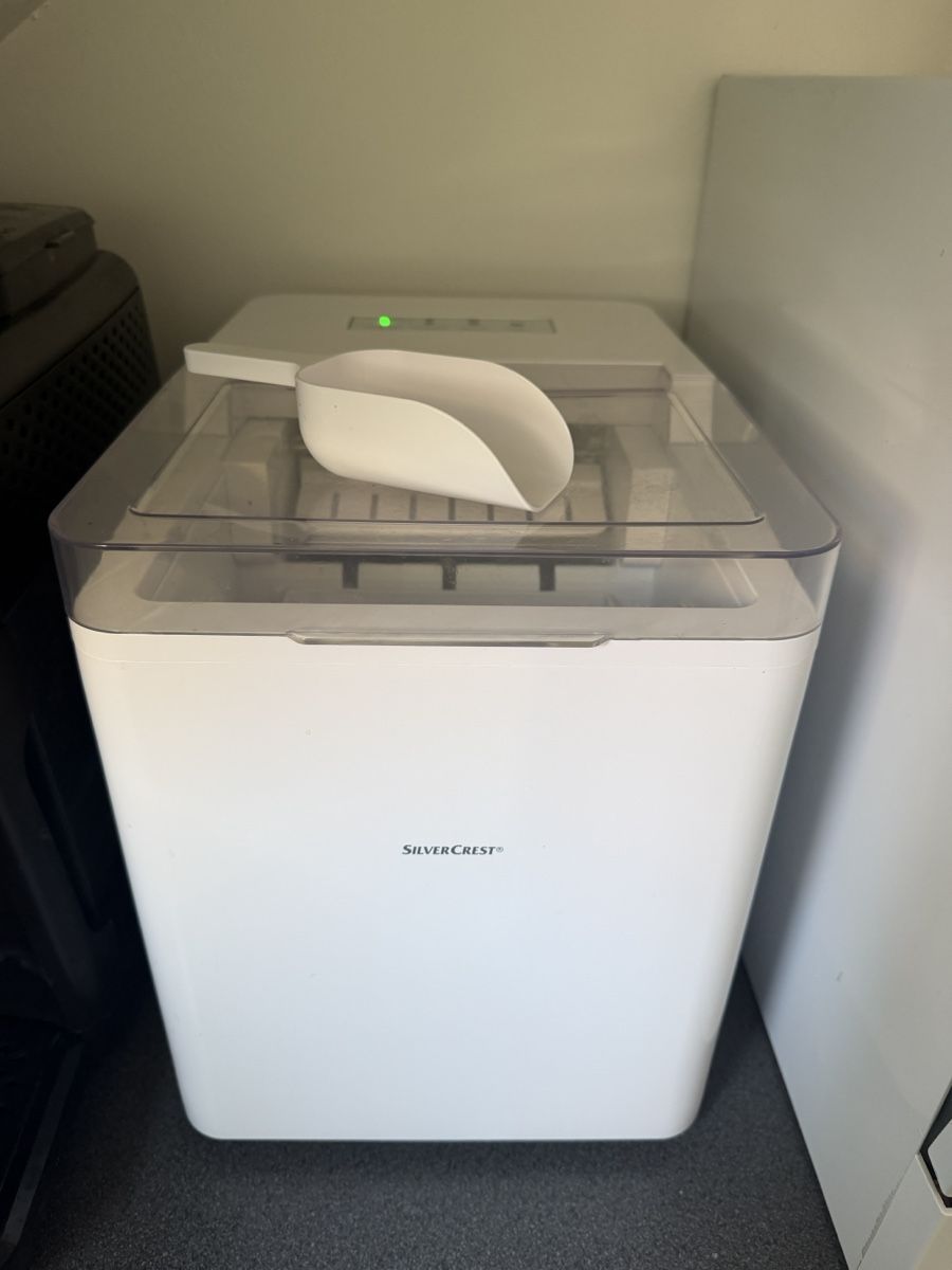 Appareils de cuisine: Silvercrest ice cube machine white like new condition – D'occasion à Zürich par Rochfordevelyn