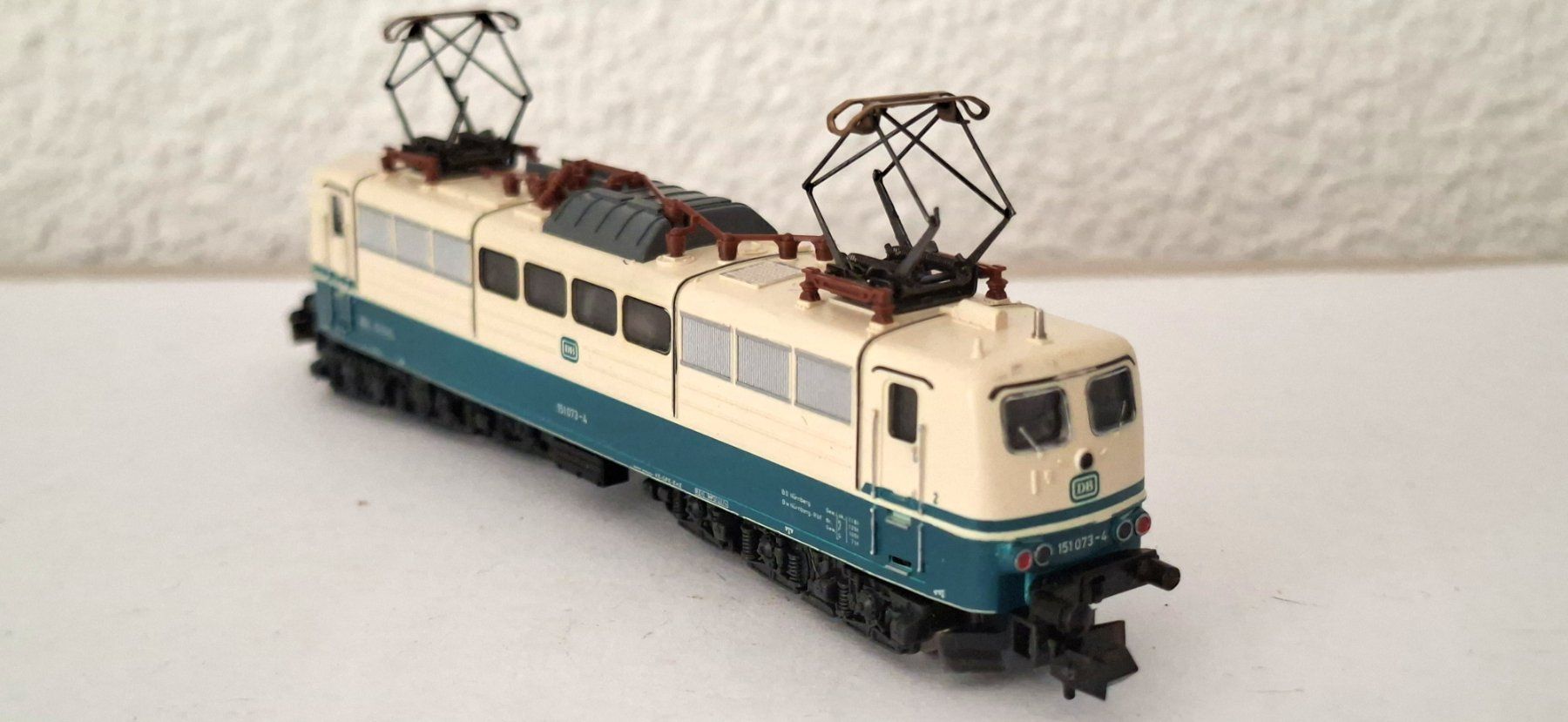 Trix Modellini di ferrovie: Minitrix DB E Lok 151 073-4 – Usato da Biberist venduto da Ntrains 2