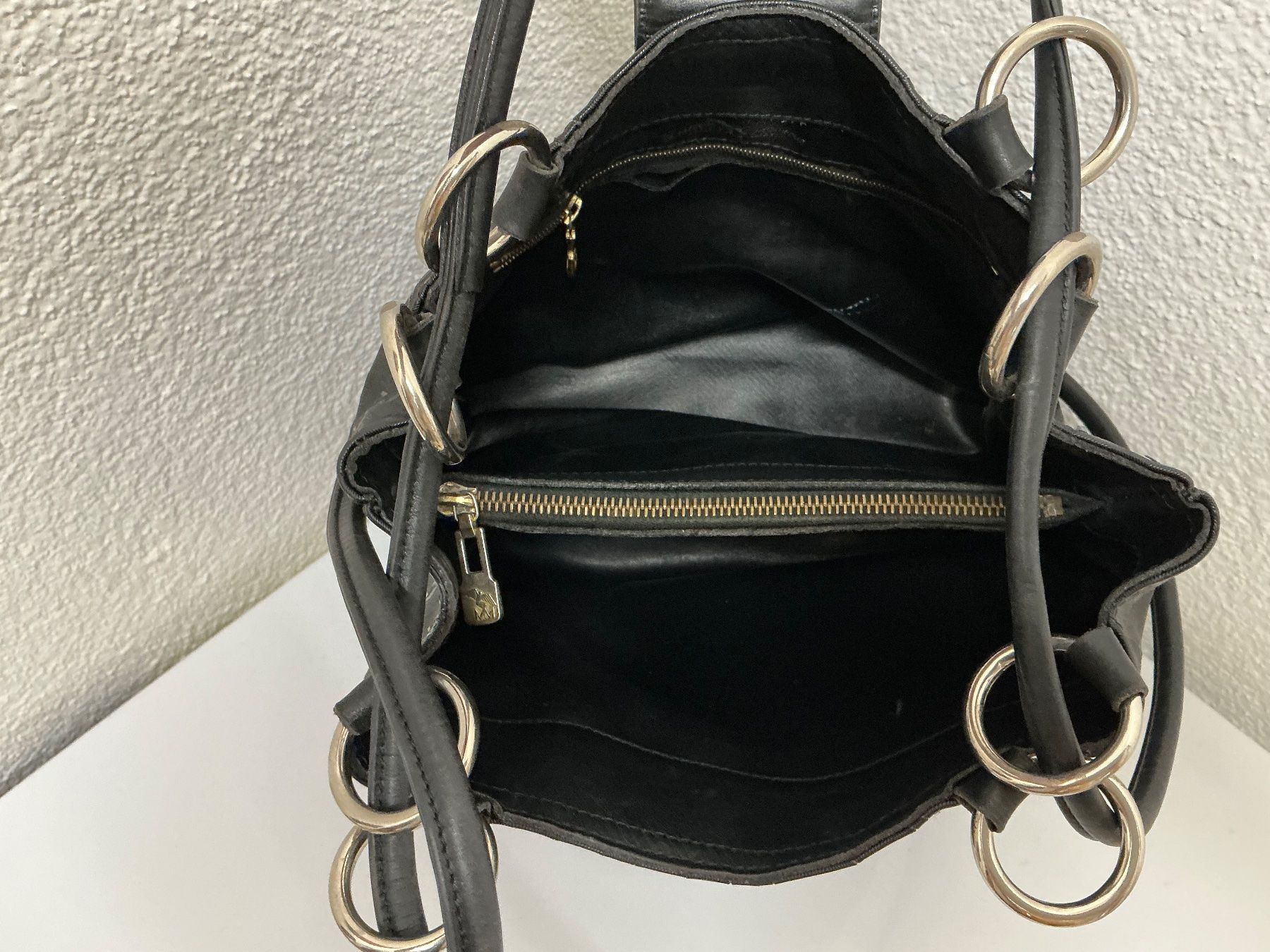 Maison Mollerus Taschen für Damen: Maison Mollerus Handtasche in Schwarz – Gebraucht aus Siebnen von mac_8tmv 9
