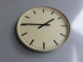 Nebenuhr MOSER - BAER