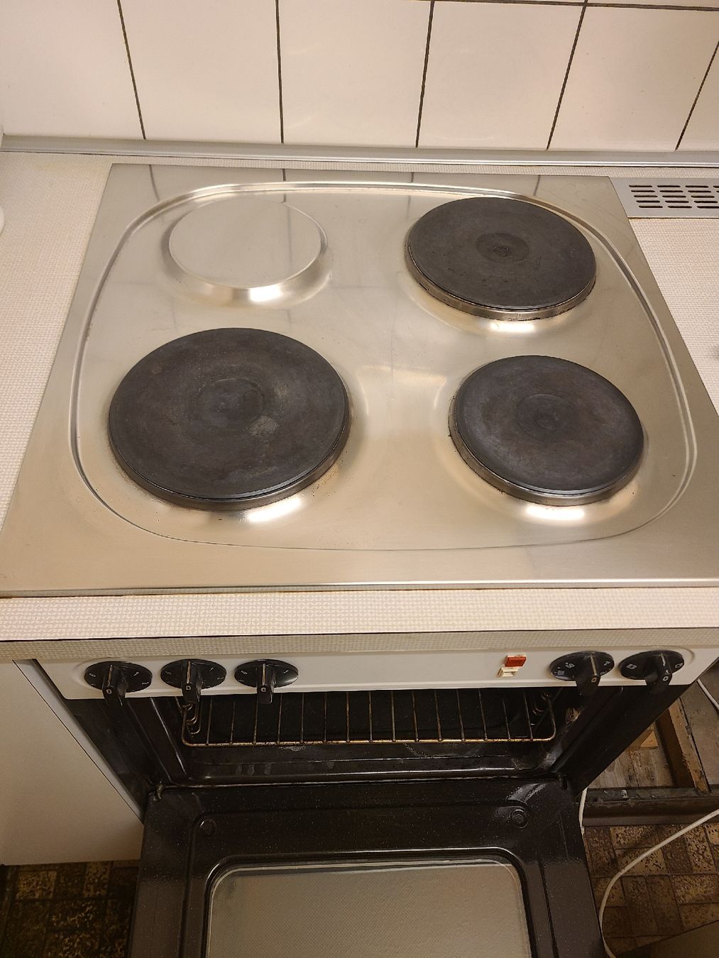 Herde: Backofen mit 3 Herdplatten V-Zug – Gebraucht aus Ganterschwil von Sevi1986 1