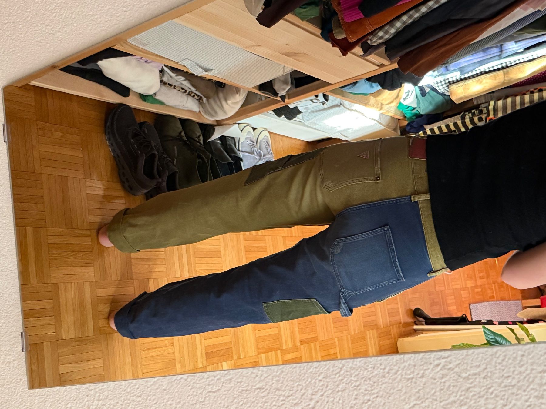 Guess Hosen: Trendy patchwork trousers, guess – Gebraucht aus Dietikon von dom_pvq5 2