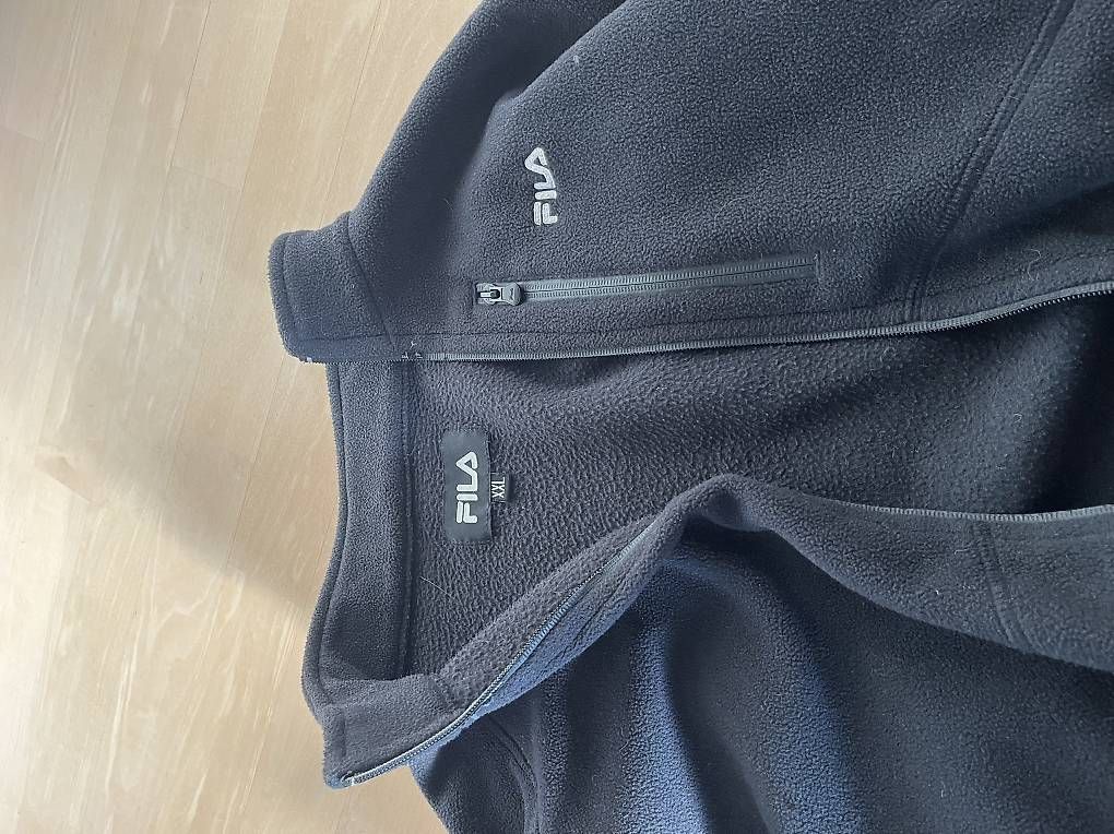 Giacche: FILA Fleecejacke schwarz – Usato da Luzern venduto da nad_2my8 1