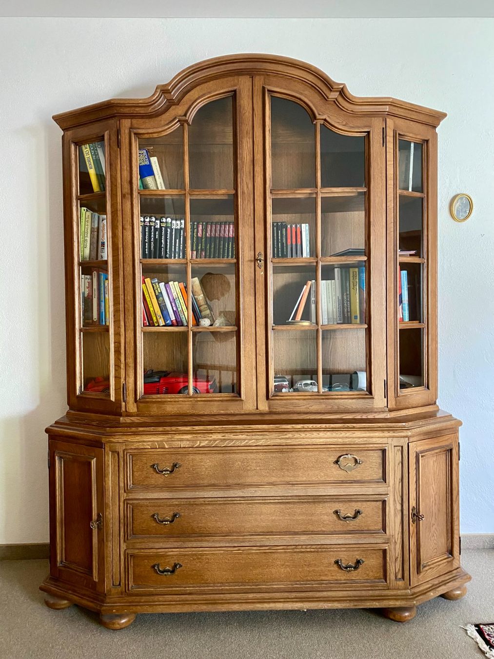 Vetrine: Massive Vitrine aus Eichenholz... – Usato da St. Gallen venduto da and_8c5r