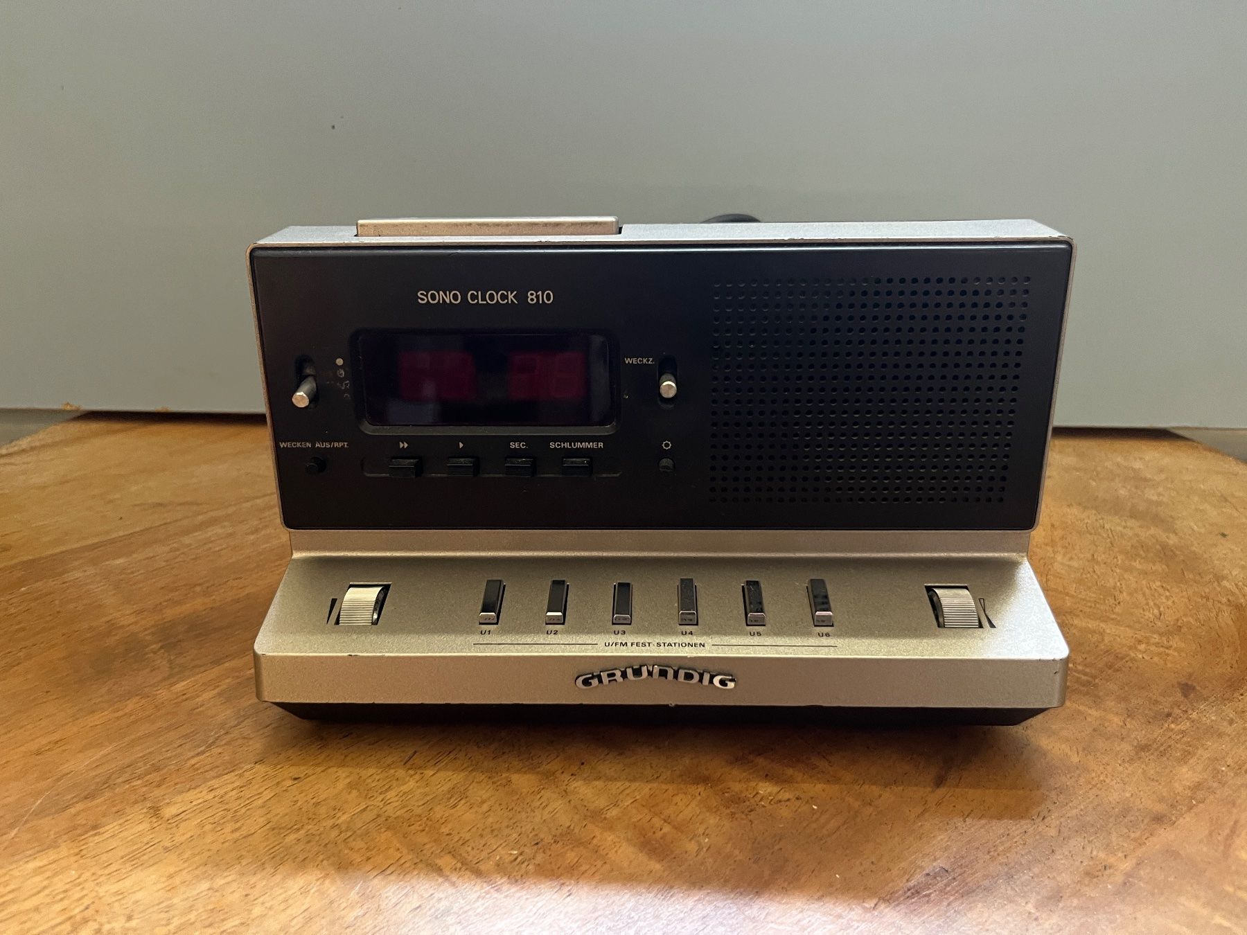 Grundig Radios: Grundig Sono Clock 810 – Gebraucht aus Otelfingen von Yossi-68