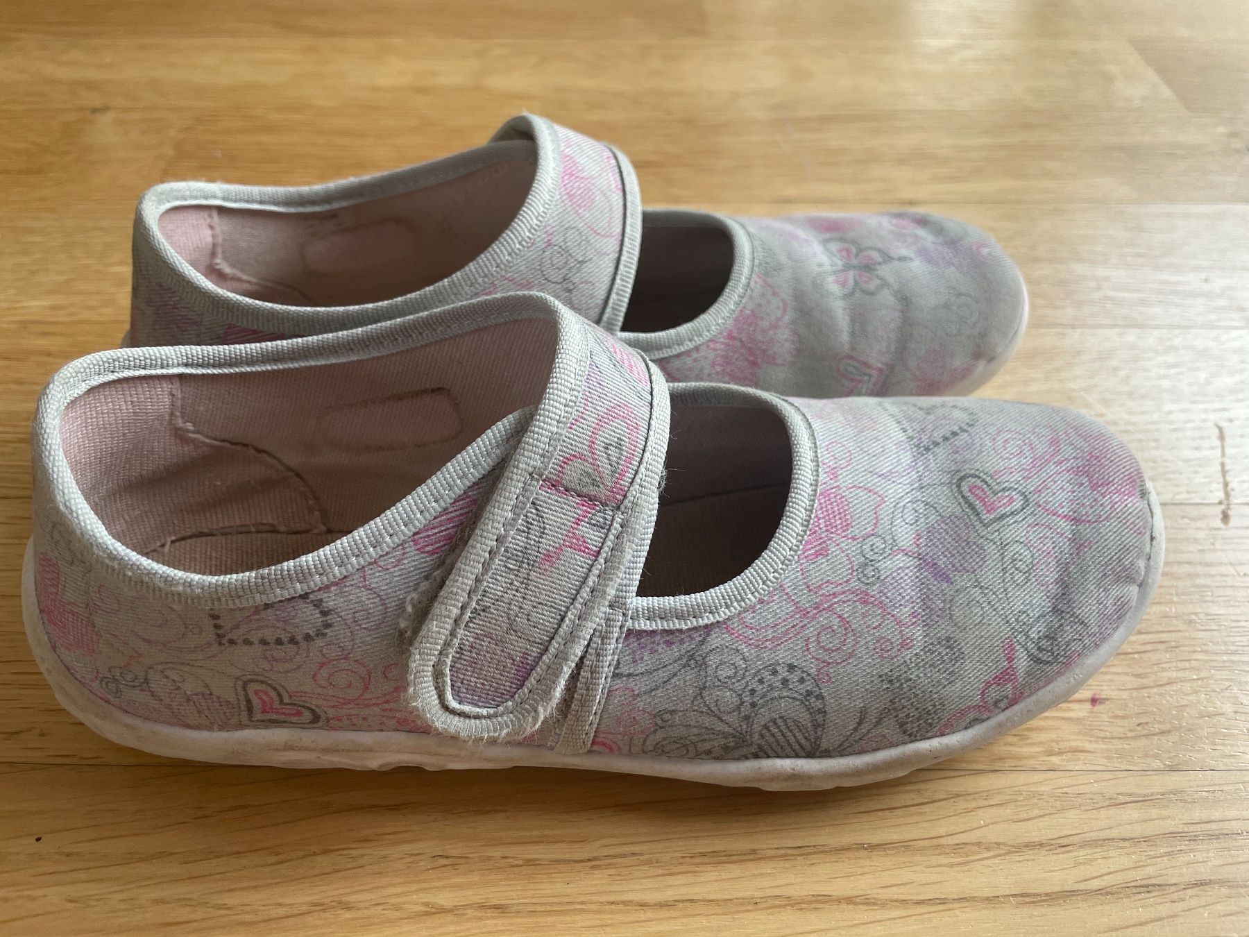 Scarpe per ragazze: Superfit Hausschuhe Gr.33 – Usato da Baden venduto da eklym