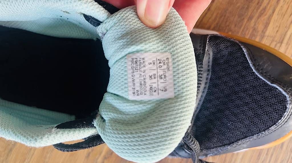 Chaussures hommes: Hallenturnschuhe Grösse 38 – D'occasion à Nidau par Plaenkehaus23 2