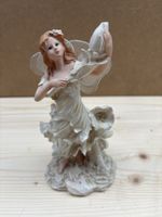 Deko Figur Fee mit Blume in hellem Design guter Zustand