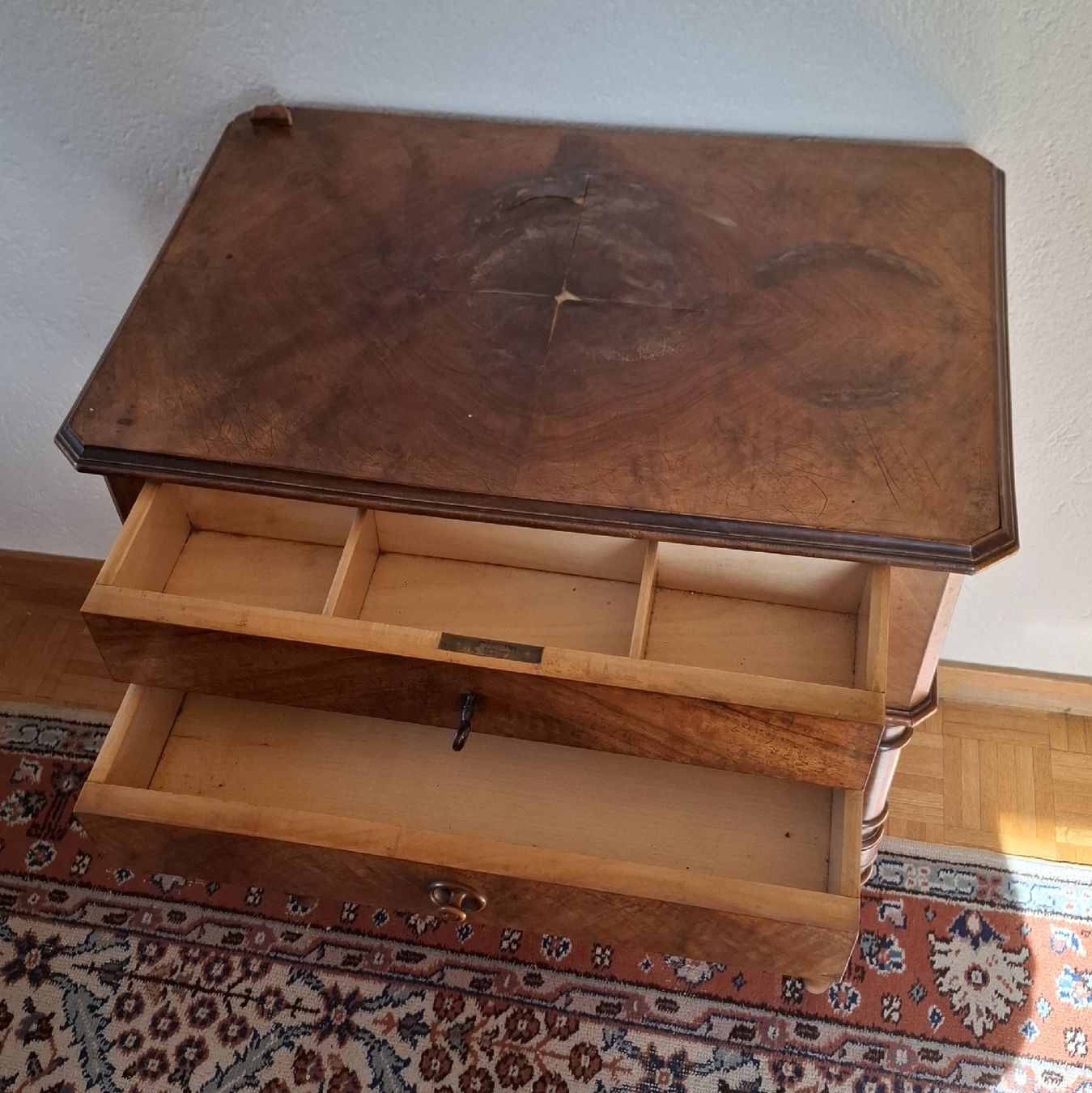 Cassettiere: Kleine Holzkommode 2 Schubladen – Usato da Reinach BL venduto da Malin20 4