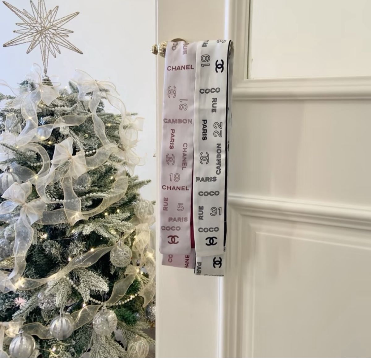 Foulard & Sciarpe: Schal schwarz und weiss neu mit Karton – Nuovo e nell'imballaggio originale da Chur venduto da Madeys 2