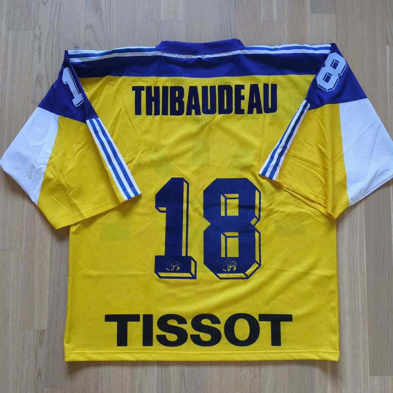 Adidas Canottiere & Pantaloni: HC Davos Trikot Spengler Cup 1993 – Usato da Bulle venduto da ArbolDeNavidad 1