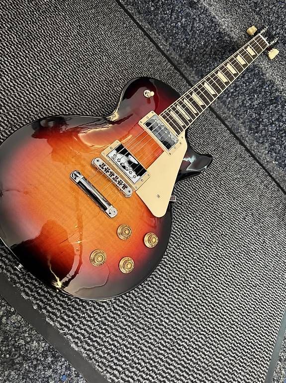 Strumenti musicali: Gibson Exclusive Les Paul Studio Figured Tri Burst  – Usato da Morges venduto da GvnMusic 1