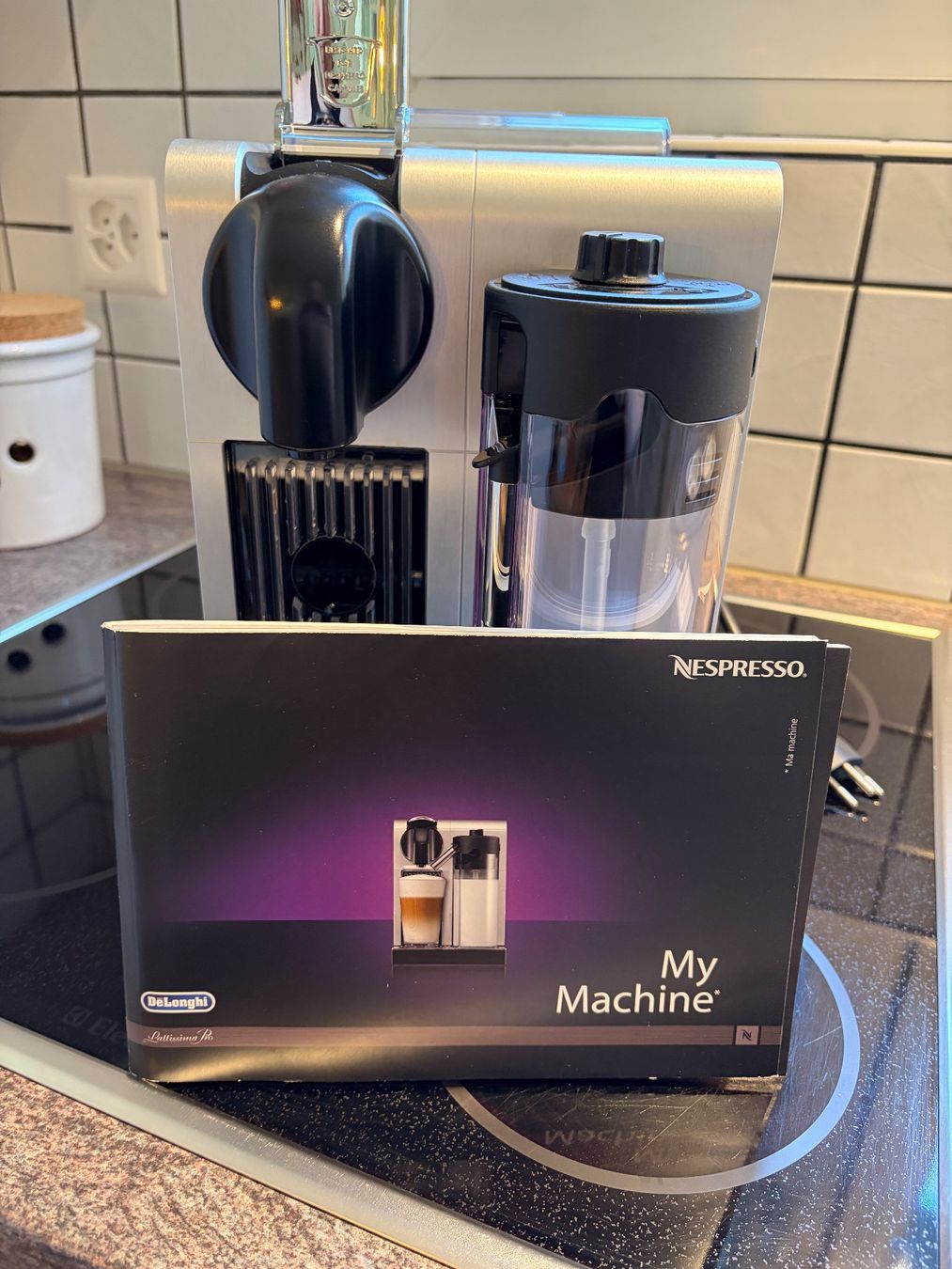 De'Longhi Kaffeemaschinen & Espressomaschinen: Nespresso DeLonghi Lattissima Pro – Gebraucht aus Zofingen von Angela_A 4