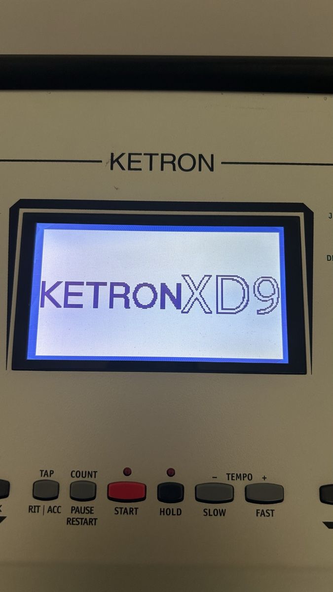 Ketron Strumenti musicali: KETRON XD9 , Ständer und Transporttasche – Usato da granges paccot venduto da RMBS 2