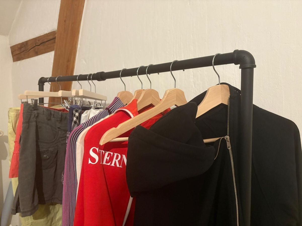 Guardaroba: Schwarze Kleiderstange, Garderobe – Usato da Zürich venduto da jasmin.blue 1
