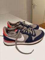 Nike Sneaker Grösse 39. Kaum getragen.