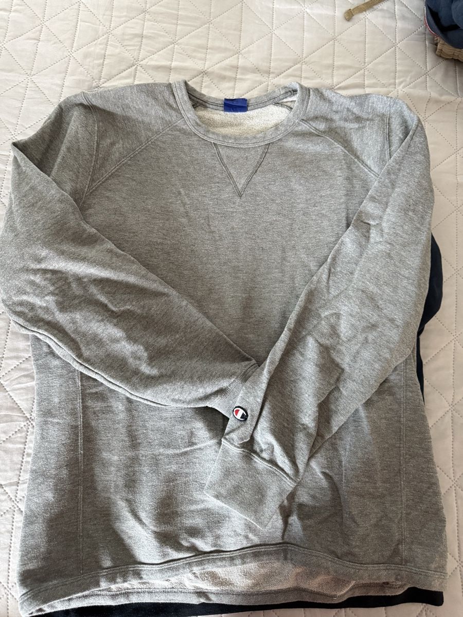 Pullover & Sweatshirts: Pullover – Gebraucht aus Brüttisellen von Bluepurple1