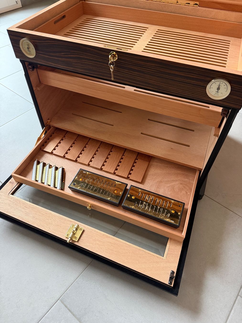 Adorini Humidor per sigari: Humidor Adorini Aficionado Deluxe - Versand möglich! – Usato da Hochfelden venduto da ksky79 1