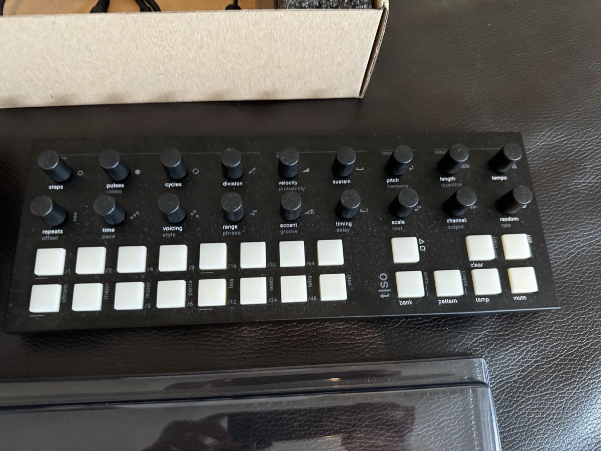 Musikinstrumente: Torso T-1 - Algorithmic Midi Sequencer mit Zubehör – Gebraucht aus Zürich von 1cut2