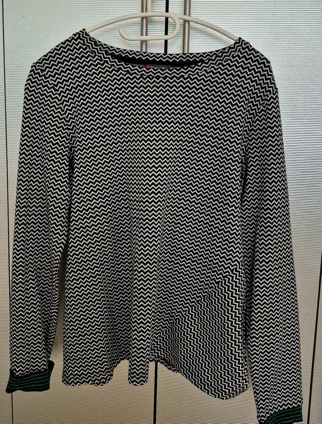 Lotti di vestiti: Street One Strickjacke und Pullover 38 Zick Zack Muster – Nuovo (secondo la descrizione) da Lengnau BE venduto da cantharis 4