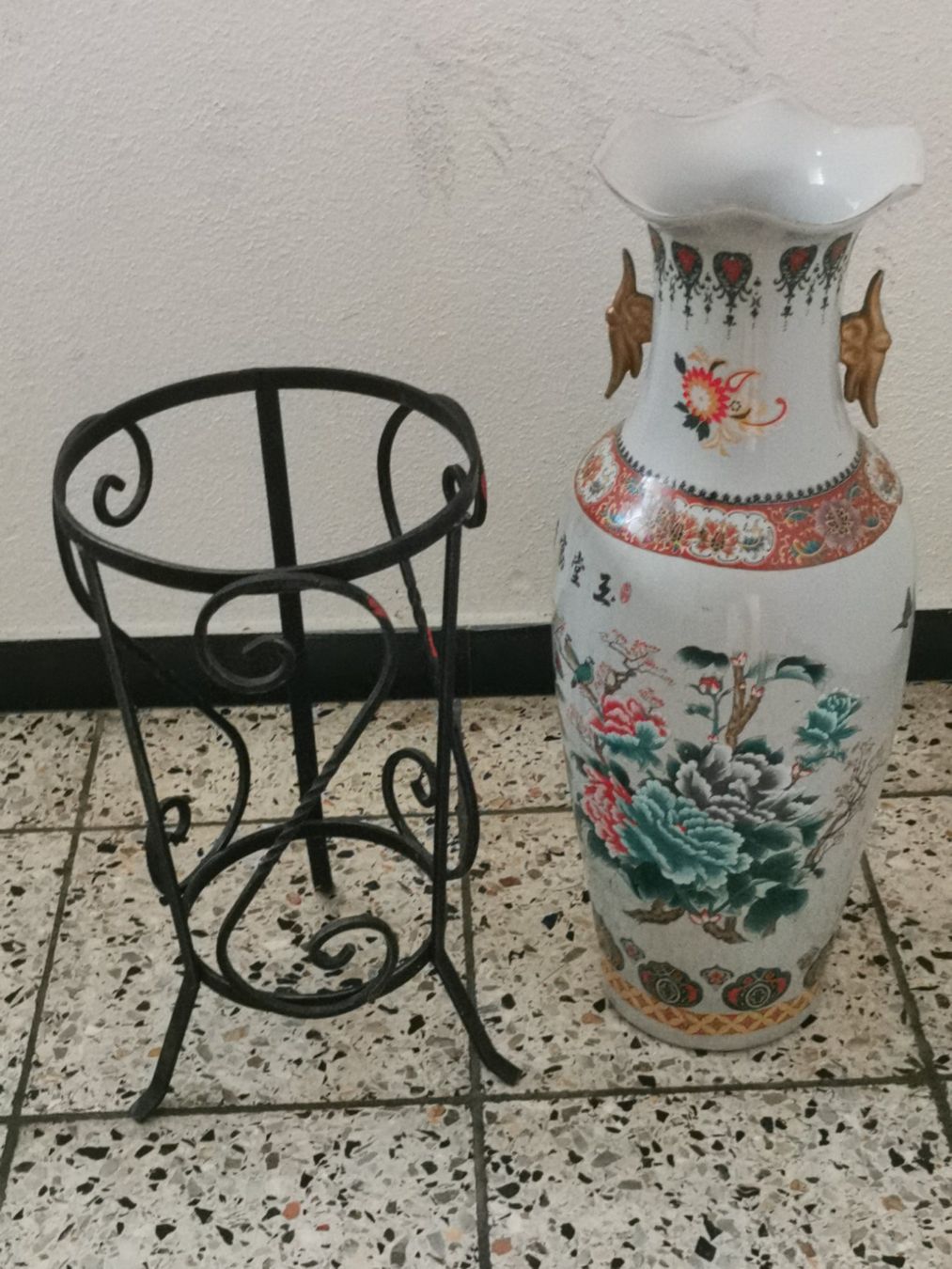 Vasi & Recipienti: Chinesische PozelanBodenvase mit Ständer – Usato da Mellingen venduto da fra_g7y8 9