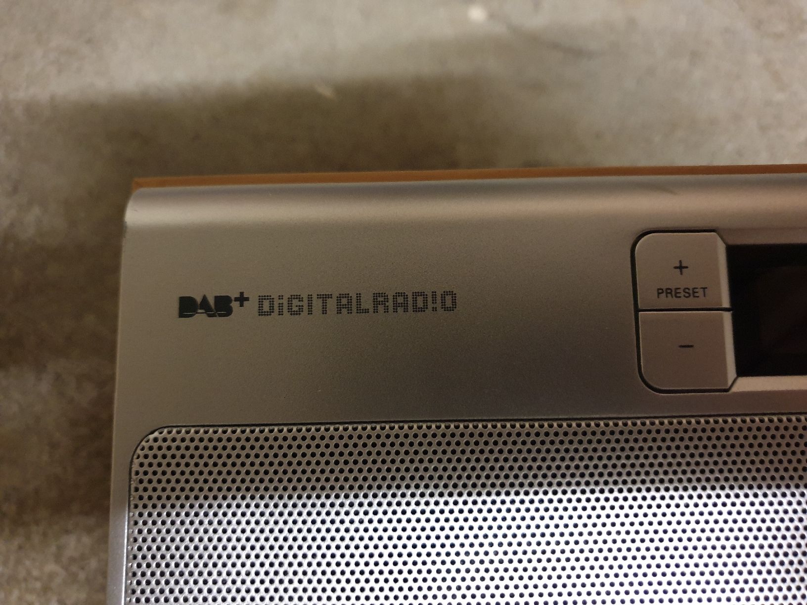 Philips Radio: Philips DAB+ Digitalradio mit Holzapplikation und Tragegriff – Difettoso da Ittigen venduto da Ziok187 3
