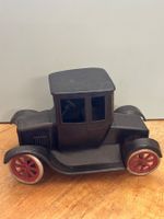 Antikes Spielzeugauto aus Blech – Ford Model T Stil