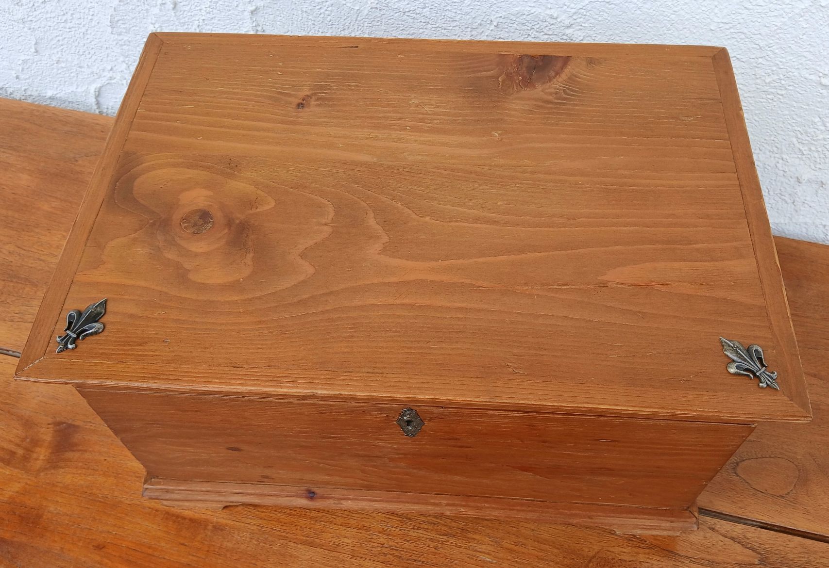 Coffres: Superbe petit coffre en bois – D'occasion à Sciernes-d'Albeuve par Dojo004 2