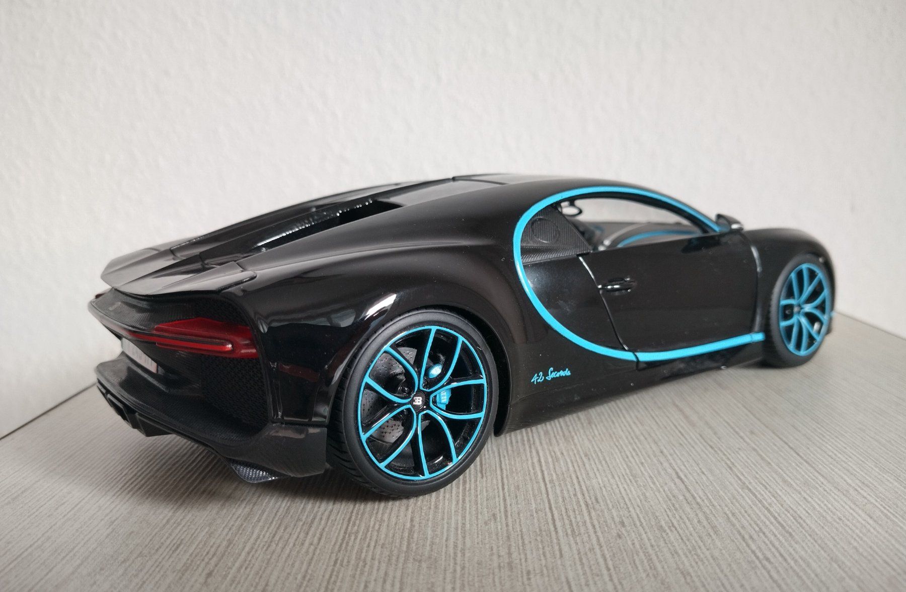 Bburago Modellini d'auto: Bugatti Chiron / 1:18 – Nuovo (secondo la descrizione) da Jona venduto da Argus36 3