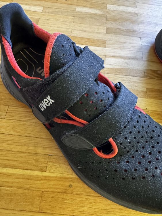 Chaussures de travail Uvex pointure 45) (Gebraucht) in Troinex für