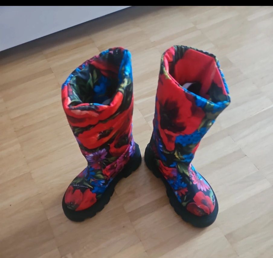 Dolce & Gabbana Scarpe per ragazze: Stiefel für Mädchen "Dolce & Gabbana" – Usato da Luzern venduto da Dan_8m79