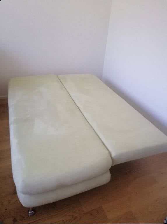 Divani: Hellgrünes Bettsofa mit Kissen – Usato da Sissach venduto da haesli19 1