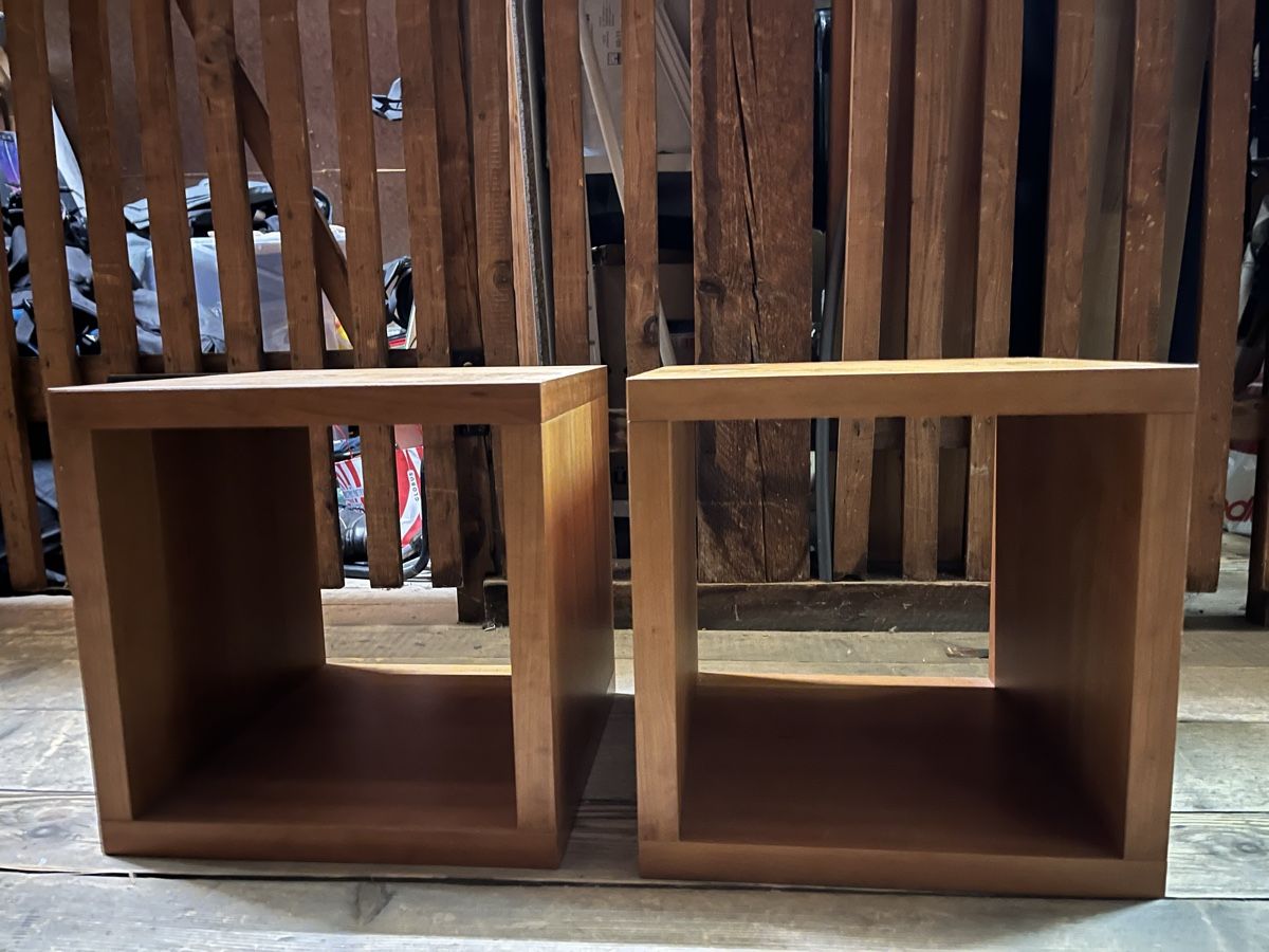 Two Wooden Cube Shelves Side Tables Natural Wood Finish (Gebraucht) in ...