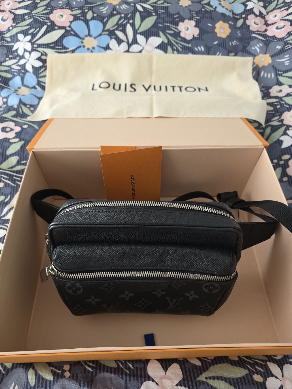 Louis Vuitton Sacs: Louis Vuitton Outdoor Bumbag - Taigarama Monogram Eclipse – D'occasion à Oftringen par JG__4