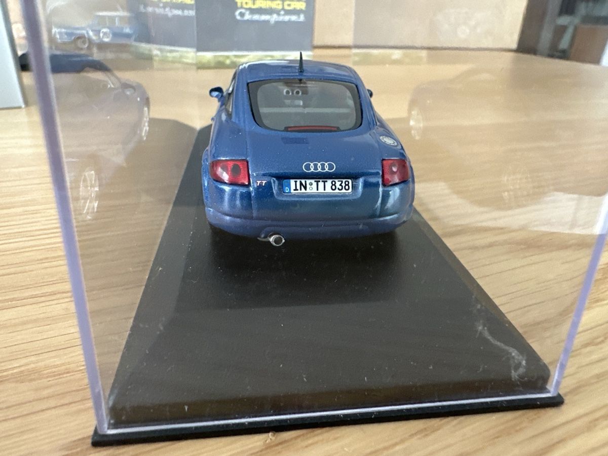 Audi Modellautos: Audi 1:43 tt mit Vitrine ab 9.- – Gebraucht aus Sennwald von HARO-Import 2