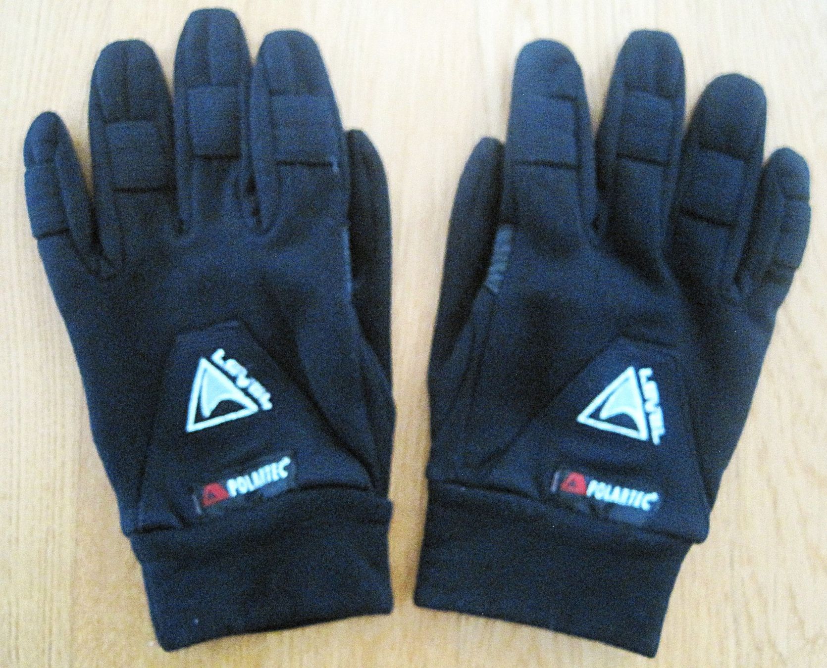 Guanti & manicotti: Outdoor Handschuhe schwarz mit Schutz-Einlagen – Usato da Rickenbach Sulz venduto da Sodeli23