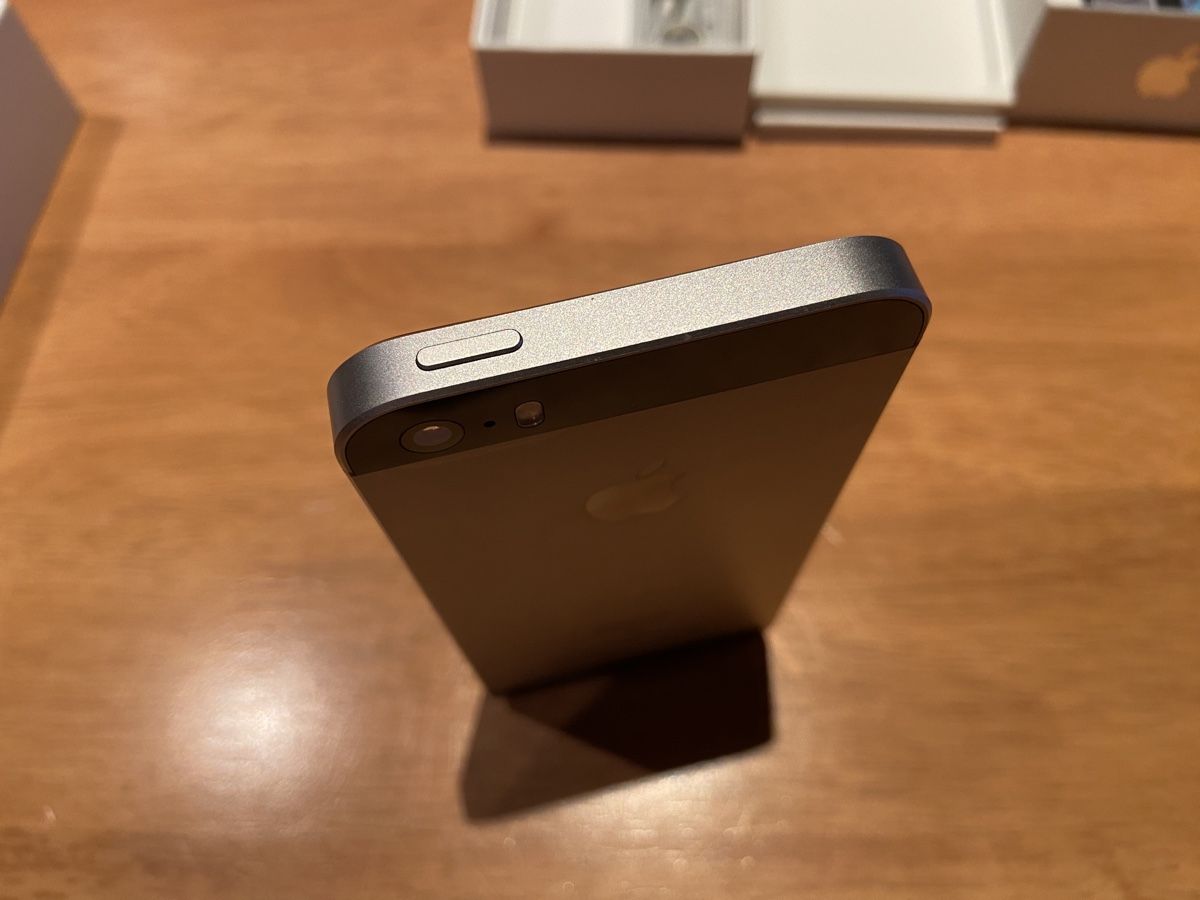 Apple Telefoni cellulari / Smartphones: Iphone SE, Space Gray, 64GB 1. Generation – Usato da Aeschiried venduto da mar654cel 2