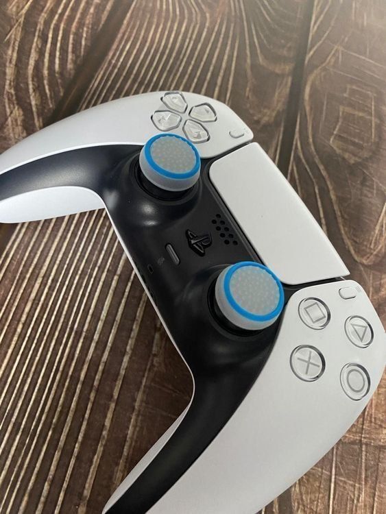 Controller: PS5 Controller Grips / Noppen (Weiss/Blau) – Nuovo (secondo la descrizione) da Niederwil SO venduto da BlueSonic 1