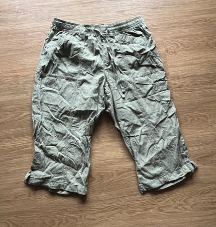 Schöne Sommerhose in 3/4,Länge / Baumwolle / hellgrün