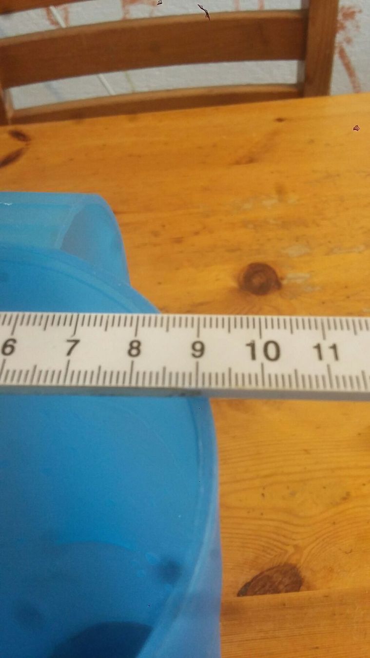Recipients et similaires: 2 pots en plastique. – D'occasion à Miecourt par Marly1 6