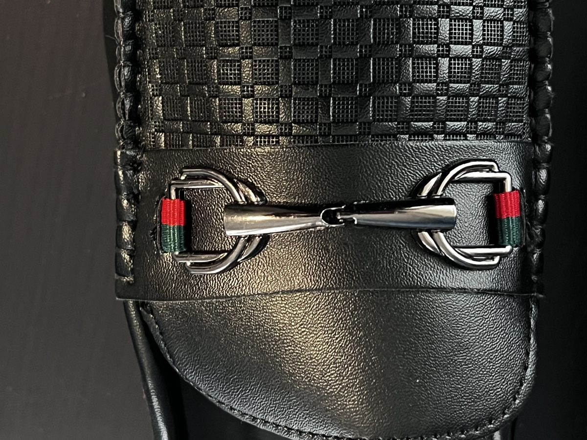 Scarpe da uomo: Schwarze Herren Slipper Gr. 41 muster wie Cucci – Nuovo (secondo la descrizione) da Windisch venduto da Kamalun 2