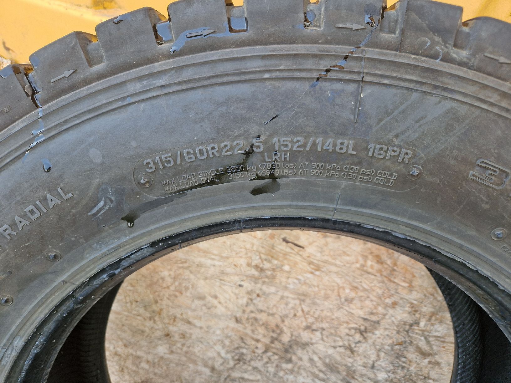 Pneus & Roues: 4 LKW Reifen – D'occasion à Kerzers par tinuke 2