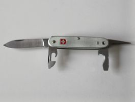 Superbe Couteau militaire suisse Wenger 78 .