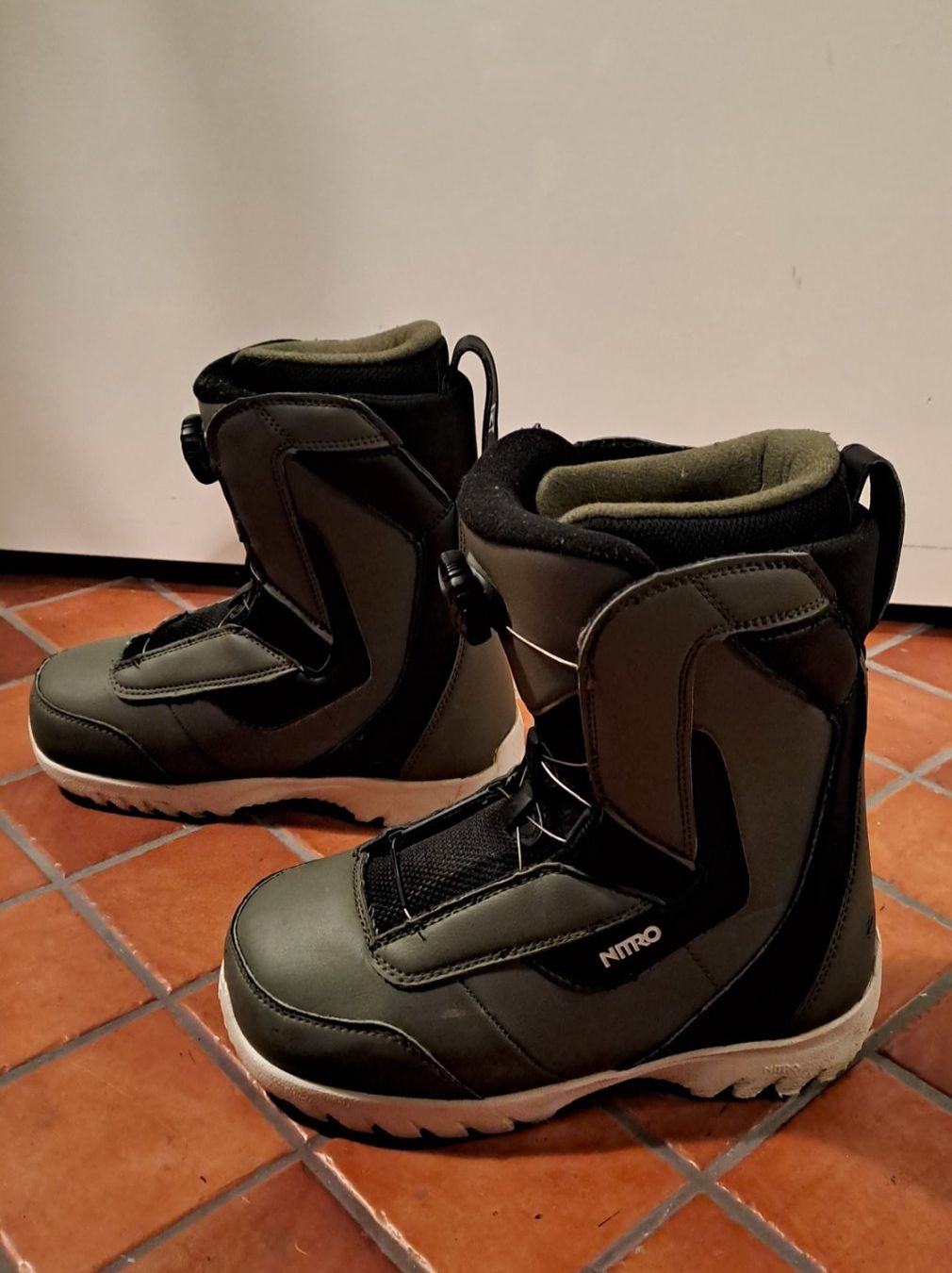 Snowboard Nitro Scarpe per ragazzi: Nitro Snowboard Schuhe Gr.36 2/3 – Usato da Oberrieden venduto da Raja011 2