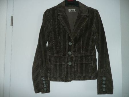 Schöne und neue Jacke aus Cord Olivgrün