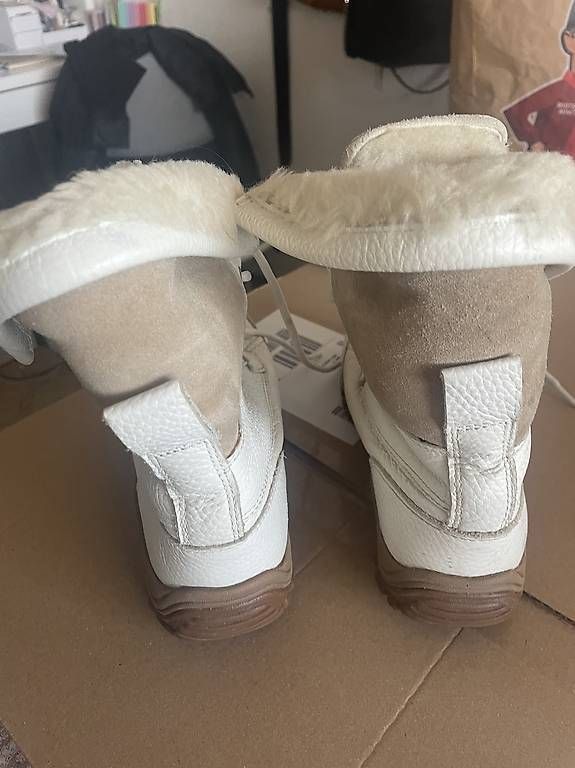 Scarpe da donna: UGG Winterschuhe – Usato da Richterswil venduto da pes_q6wv 2