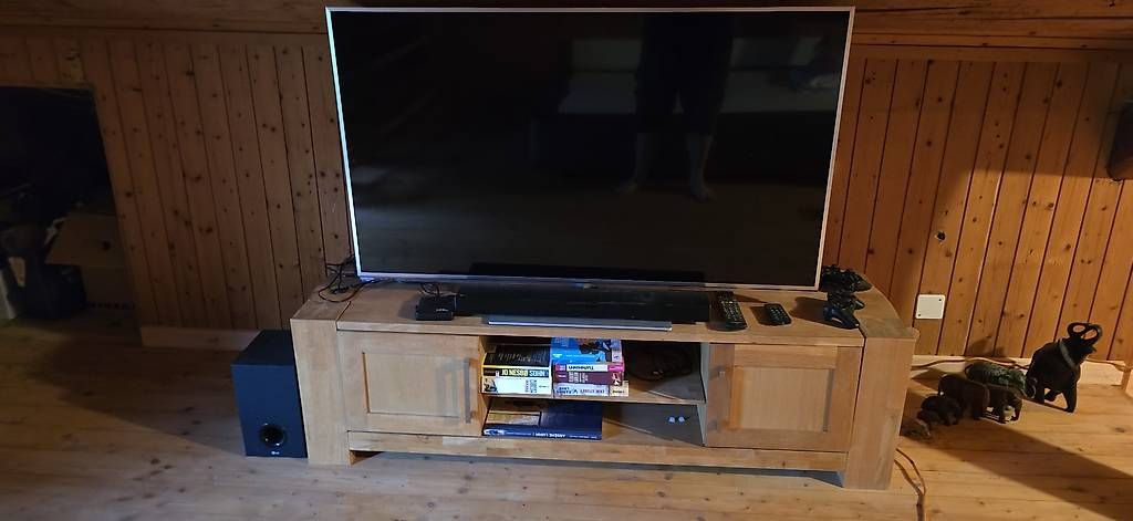 Televisori: TV-Möbel-Set mit Fernseher  – Usato da Gossau ZH venduto da ang_q8bj