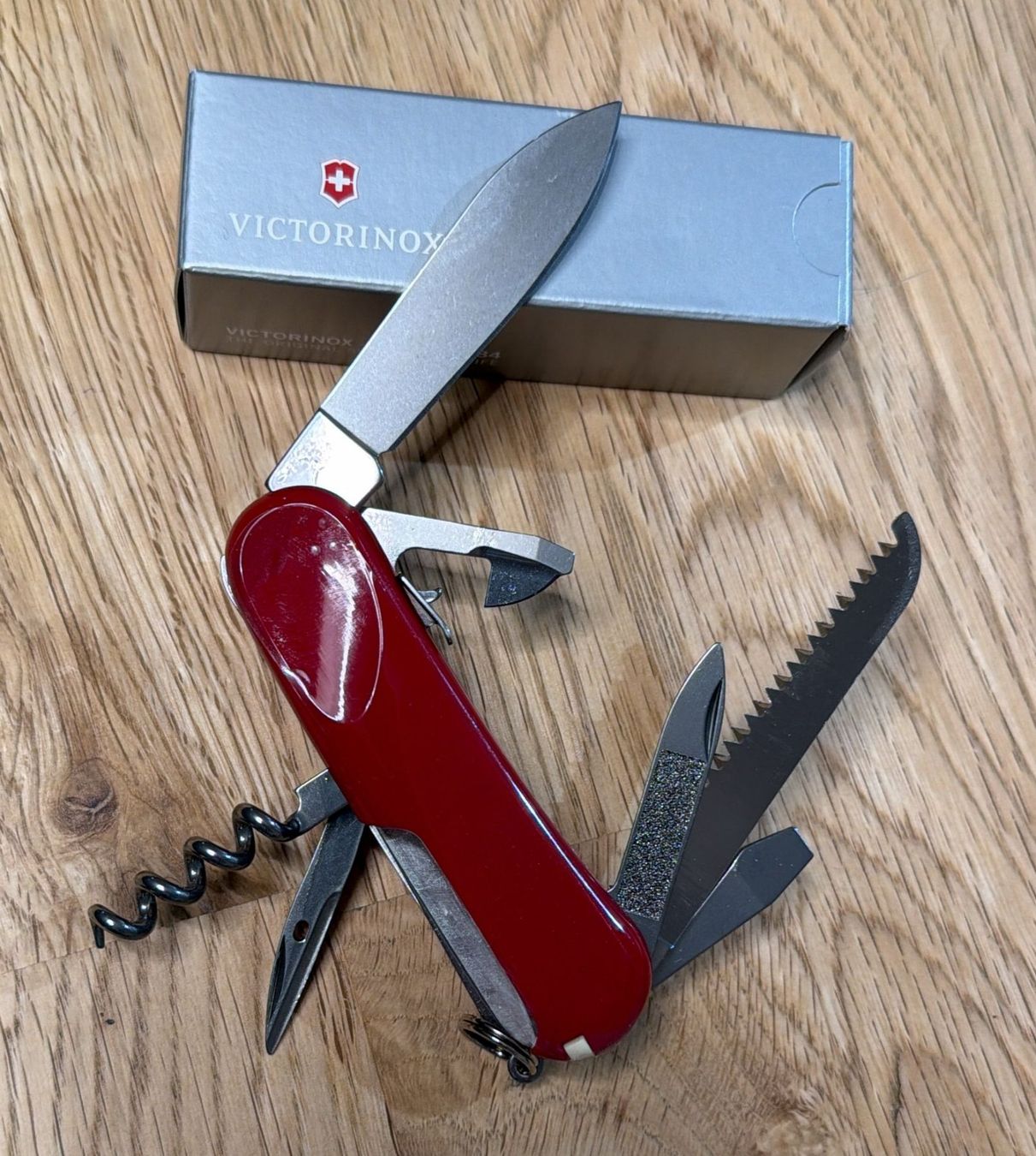 Victorinox Couteaux de poche: VICTORINOX SACKMESSER EVOLUTION S13 RED – Neuf avec emballage d'origine à Zürich par Frei-Occasionen 1