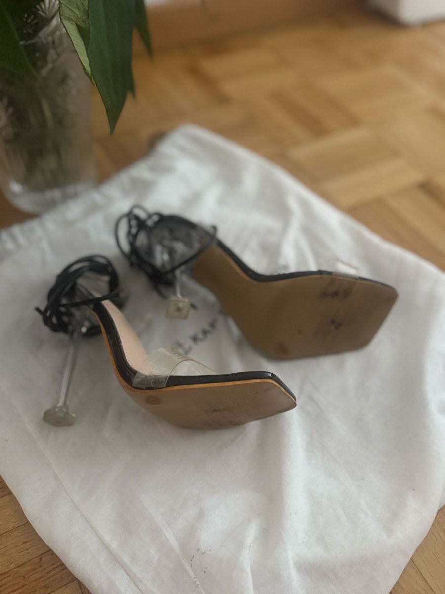Chaussures femmes: Sandalen mit Absatz schwarz Grösse 36 – D'occasion à Oberglatt ZH par Rono96 2