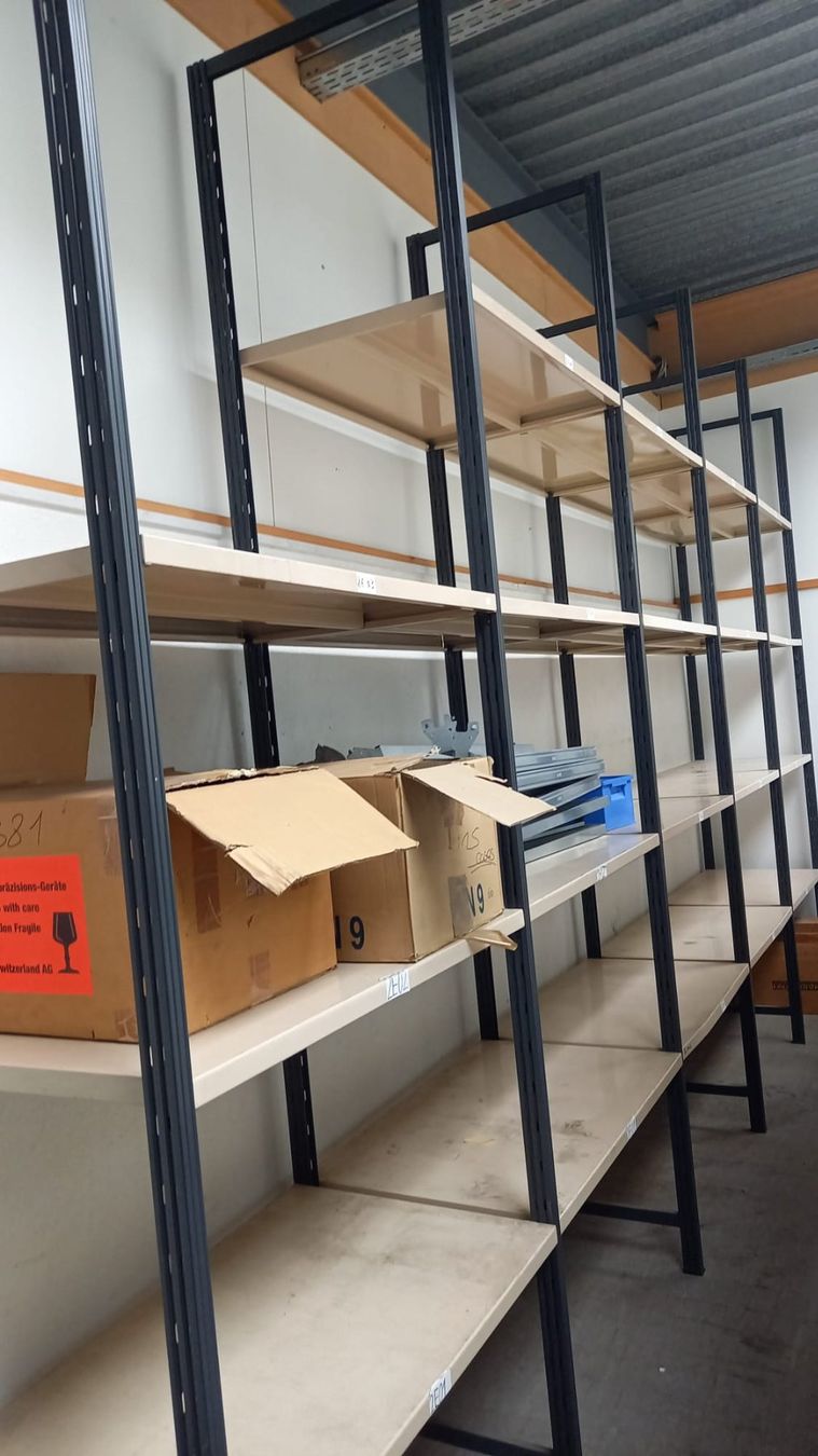 Scaffali: Diverses étagères et racks – Usato da La Chaux-de-Fonds venduto da Greub_Machines 2